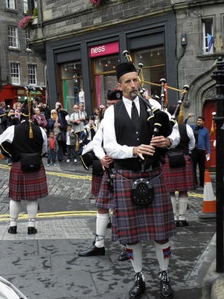 Bagpiper - Edinburgh