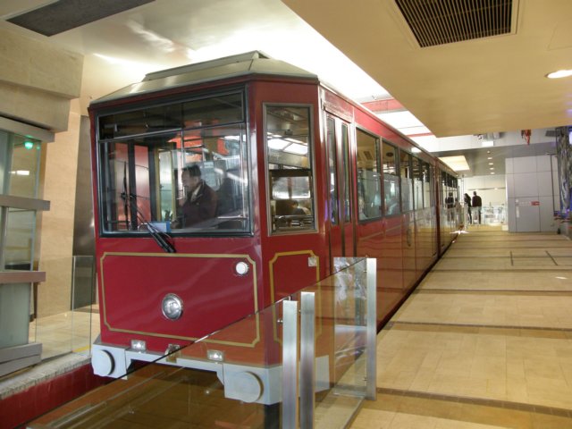 centralthepeakbycablecar1501200927.jpg