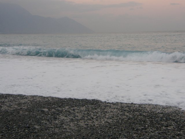 hualienbeachonthepacificocean1101200912.jpg