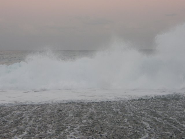 hualienbeachonthepacificocean1101200916.jpg