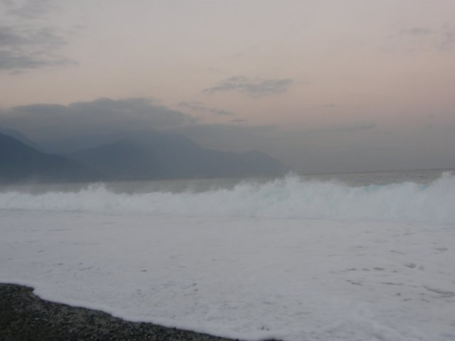 hualienbeachonthepacificocean1101200920.jpg