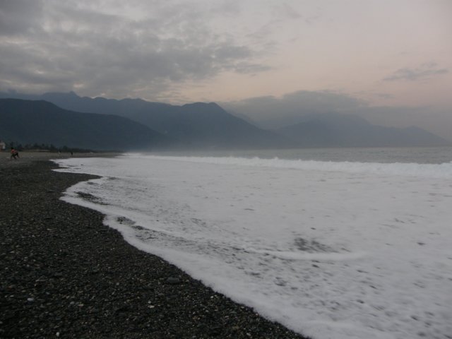 hualienbeachonthepacificocean1101200922.jpg
