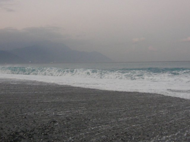 hualienbeachonthepacificocean1101200923.jpg