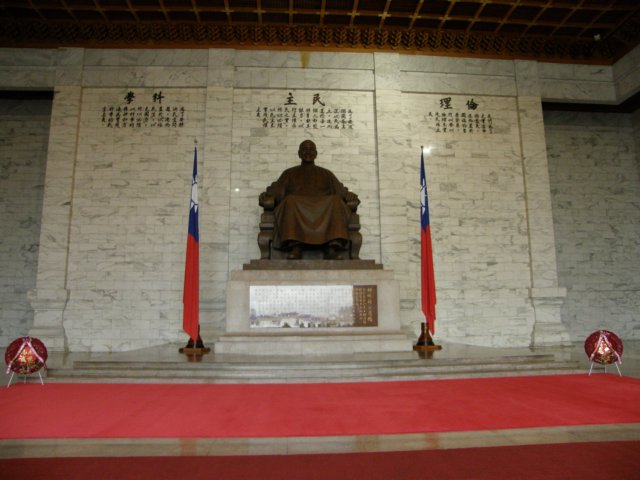 taipeichiangkaishekmemorialhall0701200946.jpg