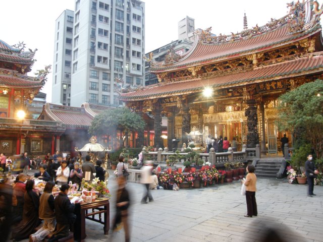 taipeilongshantemple070120099.jpg