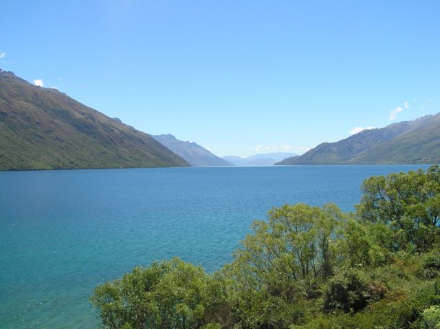 newzealandinvercargilltoqueenstownlakewakatipu.jpg