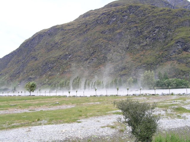 newzealandwanakaeastmatukitukivalleytrackwind2.jpg
