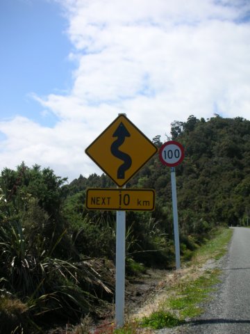 newzealandokaritofunnysignposts.jpg