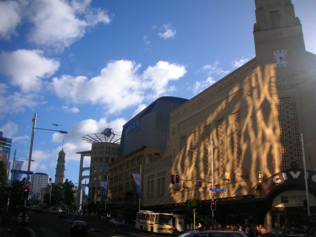 newzealandauklanddowntownlight2.jpg