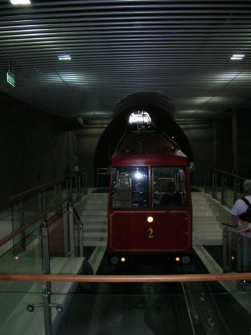 newzealandwellingtoncablecar.jpg