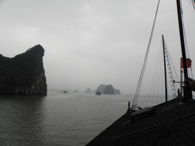 vietnam2010halongbay10.jpg