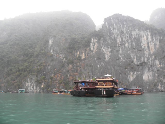 vietnam2010halongbay105.jpg