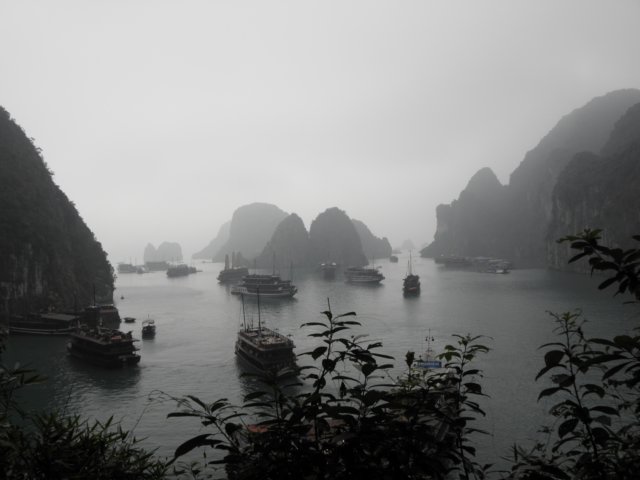 vietnam2010halongbay109.jpg