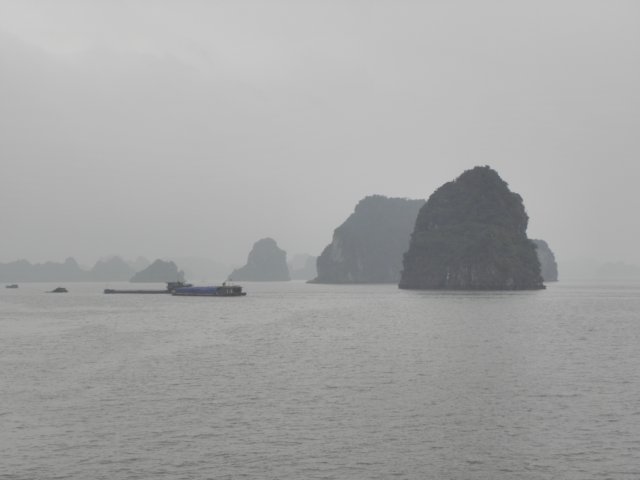 vietnam2010halongbay12.jpg