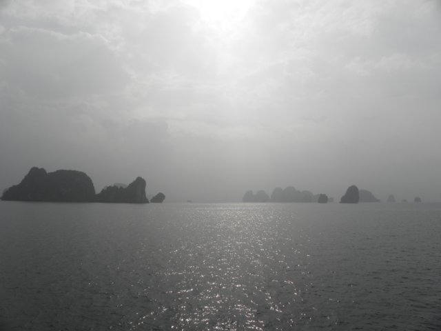 vietnam2010halongbay15.jpg