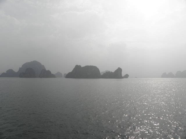 vietnam2010halongbay16.jpg