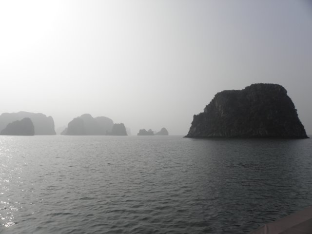 vietnam2010halongbay18.jpg