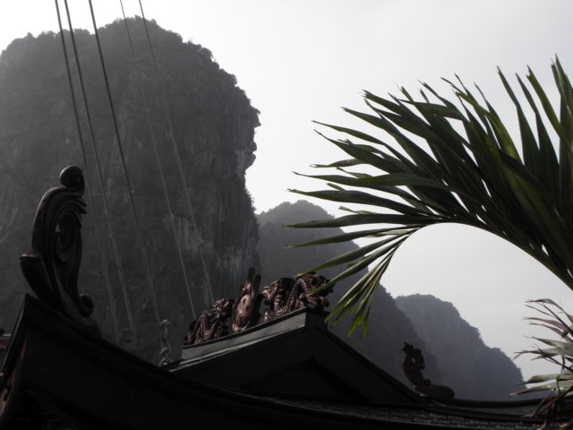 vietnam2010halongbay31.jpg