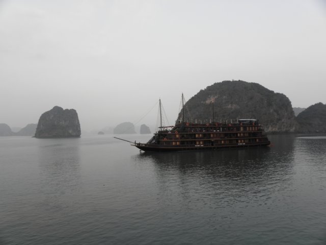 vietnam2010halongbay68.jpg