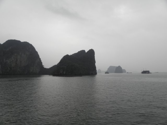 vietnam2010halongbay7.jpg