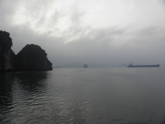 vietnam2010halongbay74.jpg