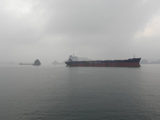 vietnam2010halongbay75.jpg
