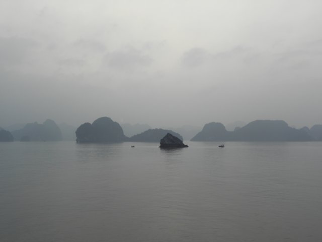 vietnam2010halongbay77.jpg