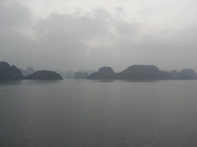 vietnam2010halongbay79.jpg