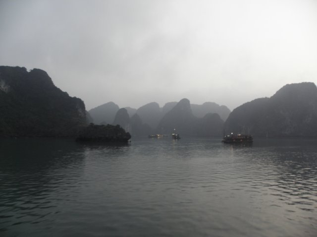vietnam2010halongbay81.jpg