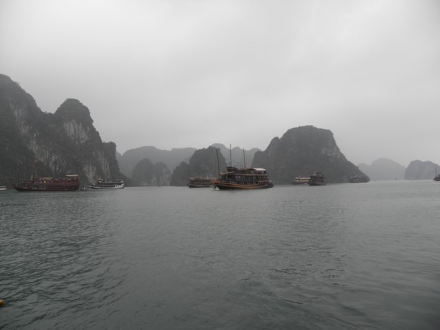 vietnam2010halongbay97.jpg