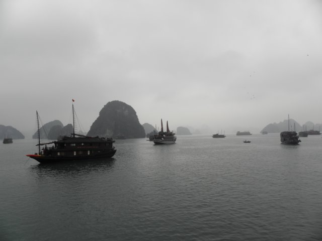 vietnam2010halongbay99.jpg