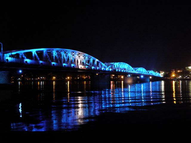 vietnam2010hu106.jpg