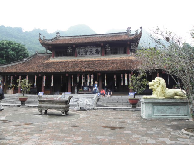 vietnam2010perfumepagoda53.jpg