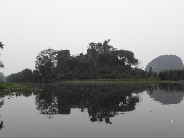 vietnam2010perfumepagoda65.jpg