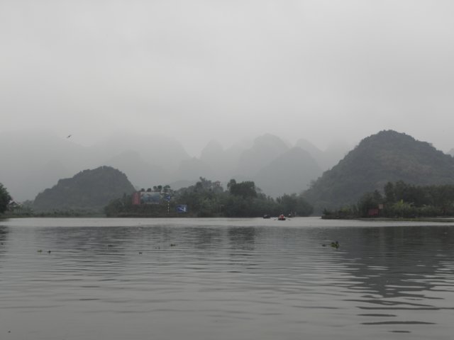 vietnam2010perfumepagoda8.jpg